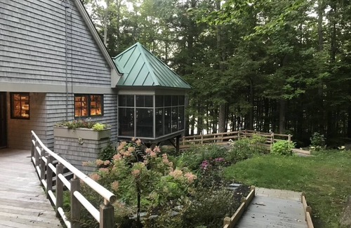 Kents Hill House | Relaxing Lakefront Retreat on Parker Pond