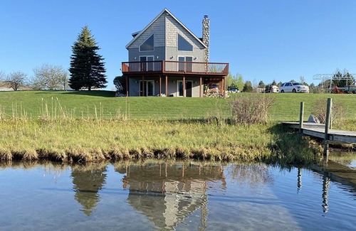 Cheboygan House | Relaxing lodge on Cheboygan river - Only 20 Minutes to Mackinaw!