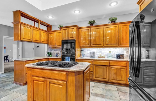 Austin House | ♥Relaxing Oasis♥Pool♥ Spa♥Steam shower☀ 3-Acre Backyard, Games/Activities!