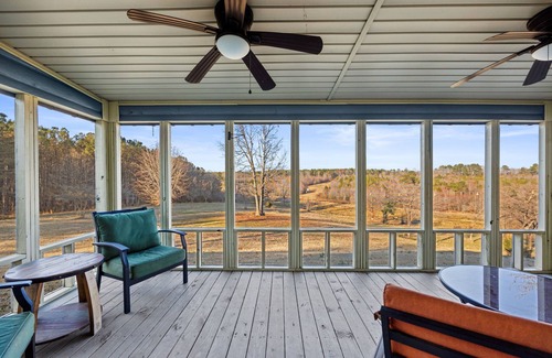 Chewalla Cabin | Relaxing & Private Getaway near Corinth and Pickwick!
