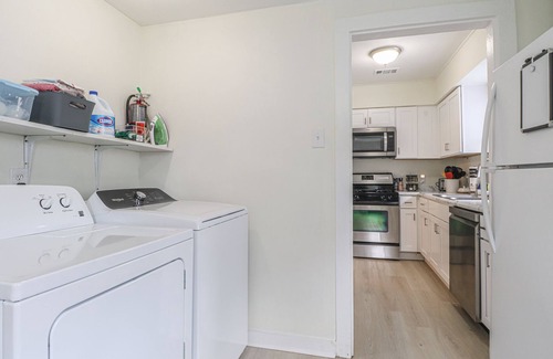 Long Beach House | RELAXING & QUAINT! Walk to Beach, Fenced in Yard, Updated, Clean, Pet Friendly