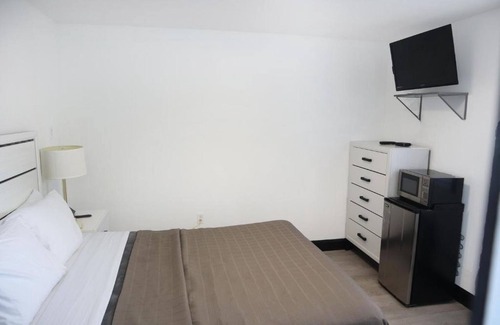 Ronks Hotel | Relaxing Room near Sight & Sound Theatre + Free On-Site Parking