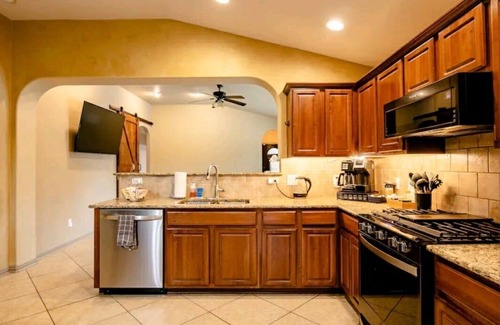 Austin House | ~Relaxing South Austin Retreat w/Pool 4BR/2BA~