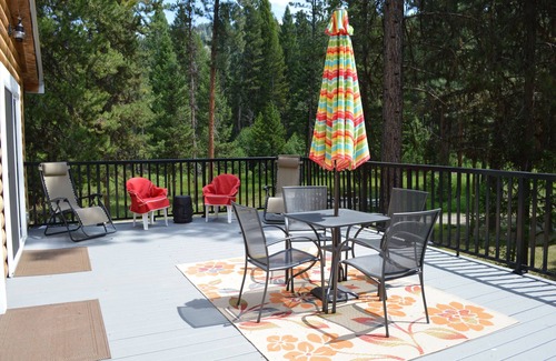 Darby Cabin | Relaxing, spacious cabin w/hot tub and Starlink's high-speed internet service