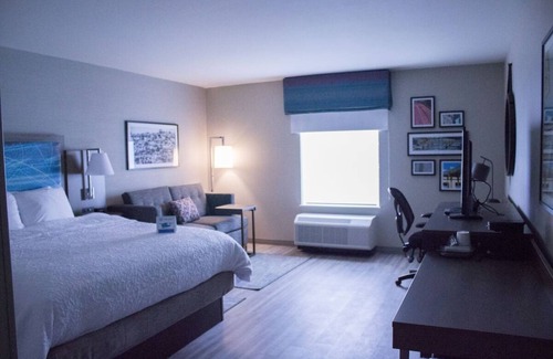 Cranberry Township Hotel | Relaxing Stay with Indoor Pool Access and Walkable Dining Options!