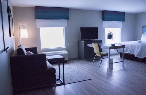 Cranberry Township Hotel | Relaxing Stay with Indoor Pool Access and Walkable Dining Options!