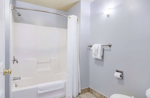 Aberdeen Hotel | Relaxing Stay at GuestHouse Montesano, Free Breakfast, Free Parking!