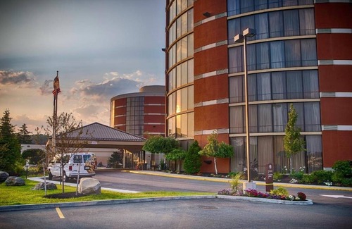 South Portland Hotel | Relaxing Stay in Portland Right Next to I-95 | Indoor Pool and Free Breakfast