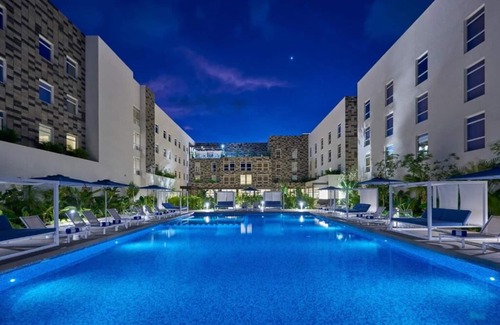 Benito Juarez Hotel | Relaxing Stay Near CUN | 2 Rooms w/Kitchenette, Pool, Rooftop Terrace & Shuttle