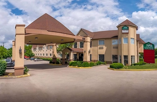 Lexington Resort | Relaxing Unit Near Attractions in GuestHouse Lexington, Parking, Pool!