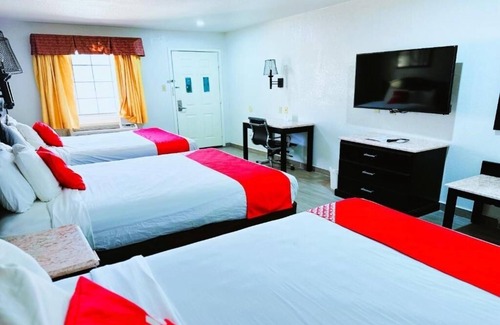 Oakville Hotel | Relaxing Unit Near Choke Canyon State Park – Pool, Pet Friendly & Parking