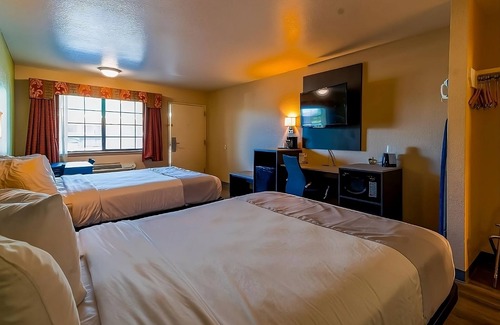 Sweet Home Hotel | Relaxing Unit next to La Terraza, Outdoor Pool and Free On‑Site Parking