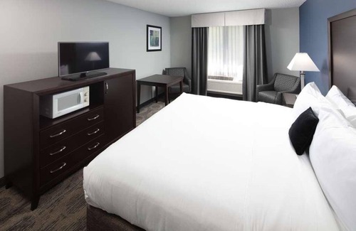 Sequim Resort | Relaxing Vacation in Red Lion Inn & Suites Sequim! Pool, Free Breakfast