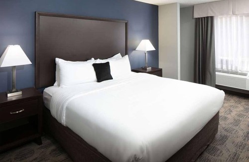 Sequim Resort | Relaxing Vacation in Red Lion Inn & Suites Sequim! Pool, Free Breakfast