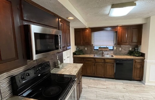 Carrollwood House | Relocating? (5/3) w/pool