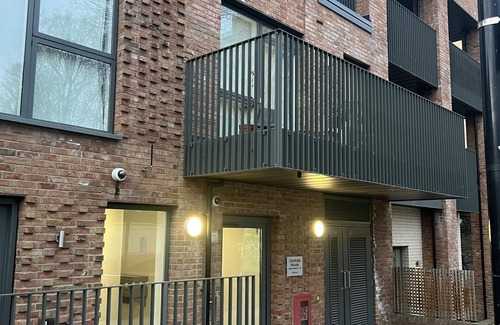 Ladywell Apartment | Remarkable 1-Bed Apartment in London with balcony