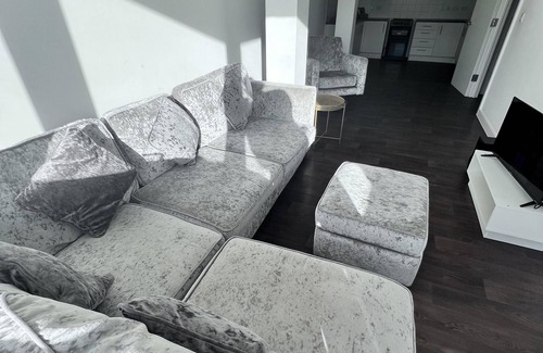 Ladywell Apartment | Remarkable 1-Bed Apartment in London with balcony