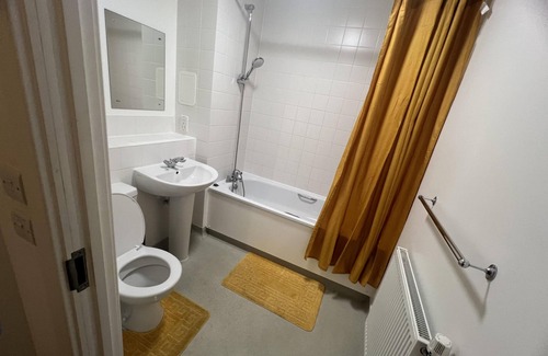 Ladywell Apartment | Remarkable 1-Bed Apartment in London with balcony