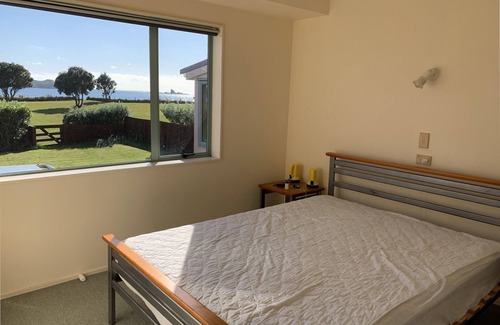 Whangaruru House | Remarkable Isthmus Beachfront Bach