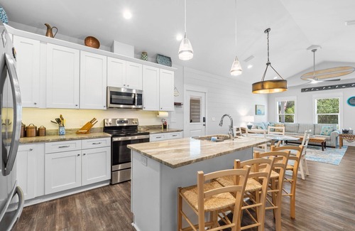 Magnolia Bluffs House | Reminiscing, just a few short minutes to the beach