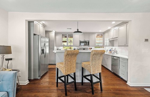 Scanlonville House | Remleys Row- mins to Shem Creek and dtwn chs
