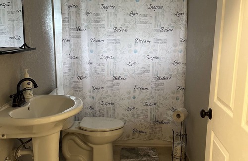 Dundee House | Remodel Home 2022 3Bed 2BATH HOME, Near LEGOLAND AND OTHER ATTRACTIONS