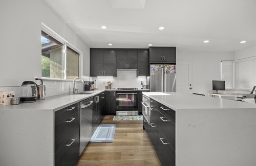 San Tomas House | Remodeled 3 bdrm 2bath home w natural lights