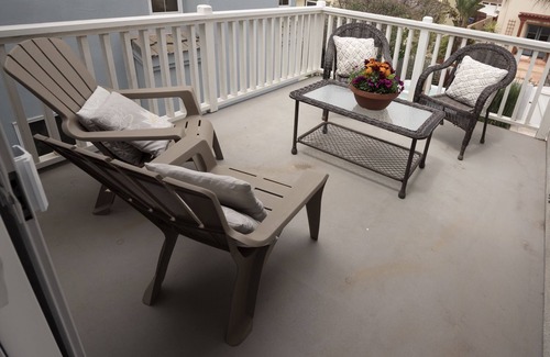 Oxnard Shores House | Remodeled & Beautiful Beach House Retreat! Ocean Views! 30 day minimum.