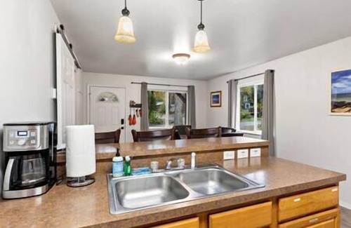 Alyeska House | Remodeled Duplex - Lower Level - Close to Ski Lifts