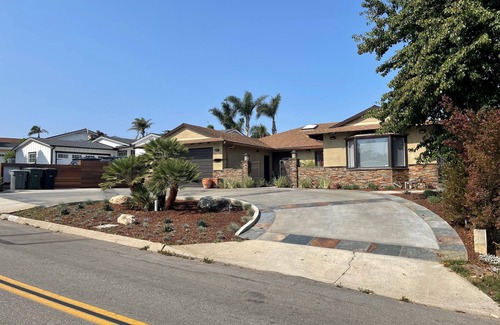 Redondo Beach House | Remodeled Exec 4bd 4bth Villa. Walking Distance from Beach and Riviera Village.