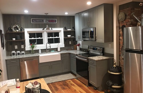 Glace House | Remodeled Farmhouse 150 acres - Minutes from Escatawha Farms Fly Fishing