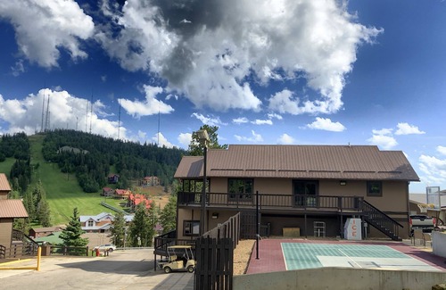 Lead Condo | Remodeled Fully Furnished Barefoot Resort Condo by Terry Peak South Dakota!