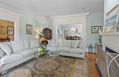 Monticello Cottage | Remodeled Historic home w/ hot tub 1 block from downtown! 30 minutes to FSU!