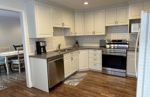 Murray House | Remodeled home minutes from ski resorts
