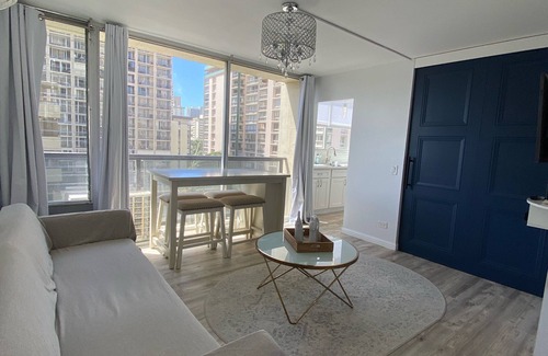 Diamond Head - Kapahulu - St. Louis Condo | Remodeled oasis in the heart of Waikiki! Min. from beach, shops, & restaurants!