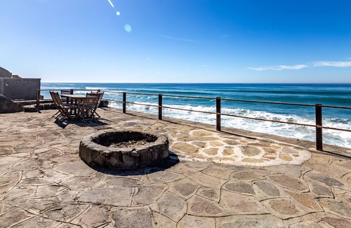 Primo Tapia House | REMODELED OCEANFRONT HOME WITH PRIVATE POOL AND HOT TUB