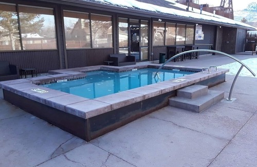 North Park City Apartment | Remodeled Prospector Condo, Washer/Dryer, Fireplace, Kitchen, on Free Bus Route!