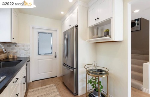North Berkeley House | Remodeled Quiet Townhome with Spacious Yard - Walking distance to UC Berkeley