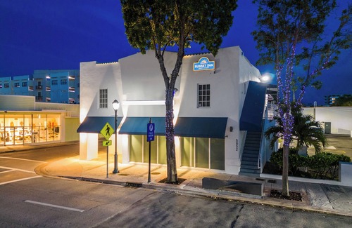South Miami House | Remodeled Studio's in Downtown South Miami ~ Free Cable and WiFi