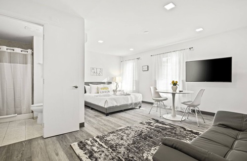 South Miami House | Remodeled Studio's in Downtown South Miami ~ Free Cable and WiFi