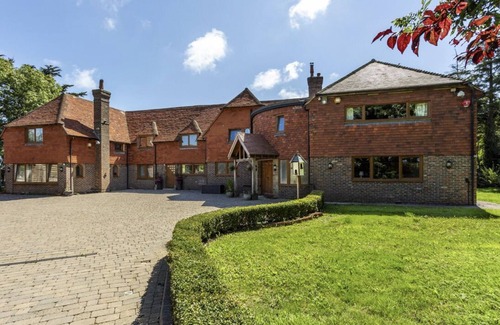East Dean and Friston Villa | Remodelled luxury Farmhouse retreat nestled in beautiful honeypot area.