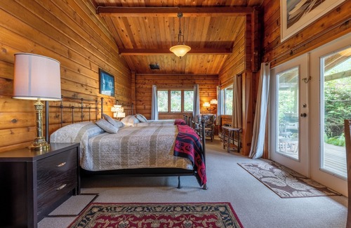 Alert Bay Cabin | Remote BC Waterfront Log Lodge: "Home of the Orca"