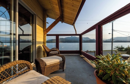 Alert Bay Cabin | Remote BC Waterfront Log Lodge: "Home of the Orca"