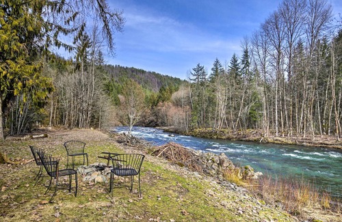 Idanha House | Remote Escape: Riverside Home w/Scenic Views