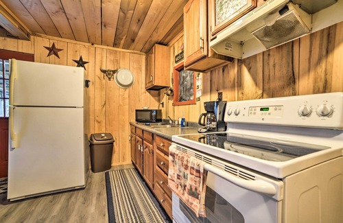 New Concord Cabin | Remote Kentucky Cabin w/Fire Pit & 2 Ponds