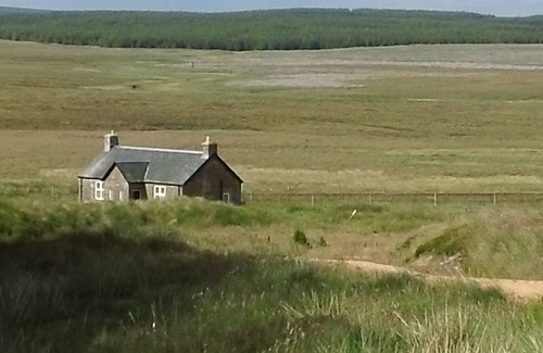 Halkirk Cottage | Remote pet friendly wilderness in Caithness - Free Fishing