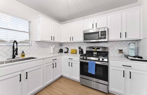 Pflugerville House | Remote Work Friendly | King Beds | Fast WiFi | 3BR