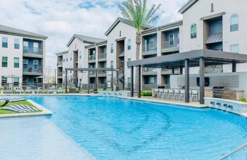 Spring Apartment | Remote Worker 1 BD/1BA Private Conference Room