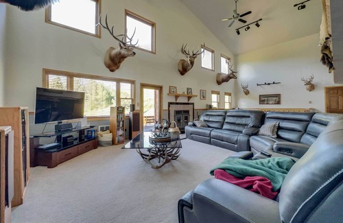 Glenrock Cabin | Remote WY Ranch w/170 Acres & Views Galore!