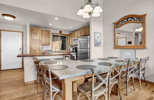 Rendezvous Villa | Rendezvous - Majestic Views|Hike|Bike|Ski